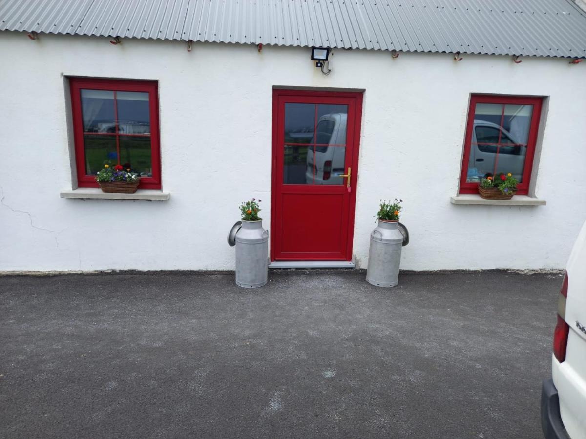 Geraghtys Farmyard Pods Hotel Belmullet Eksteriør billede
