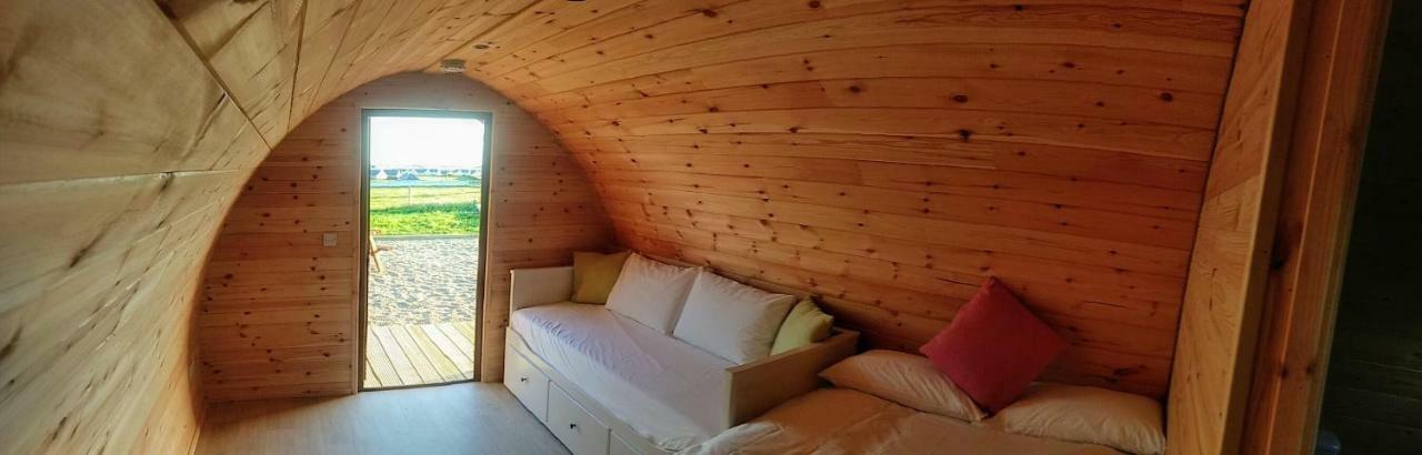 Geraghtys Farmyard Pods Hotel Belmullet Eksteriør billede