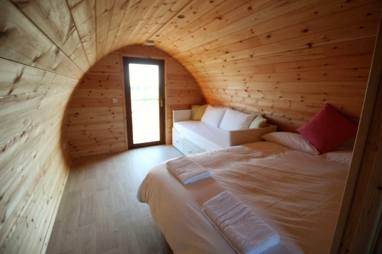 Geraghtys Farmyard Pods Hotel Belmullet Eksteriør billede