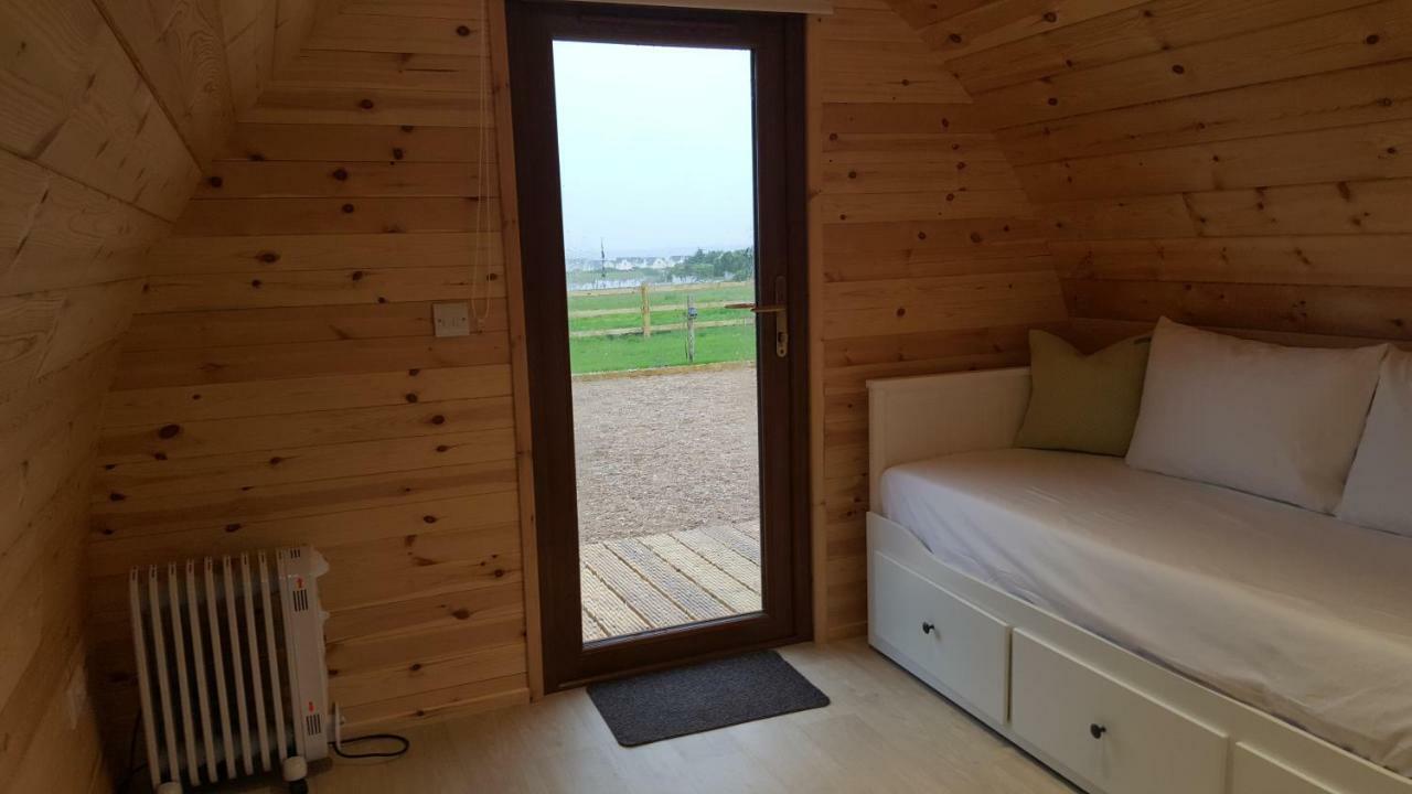 Geraghtys Farmyard Pods Hotel Belmullet Eksteriør billede