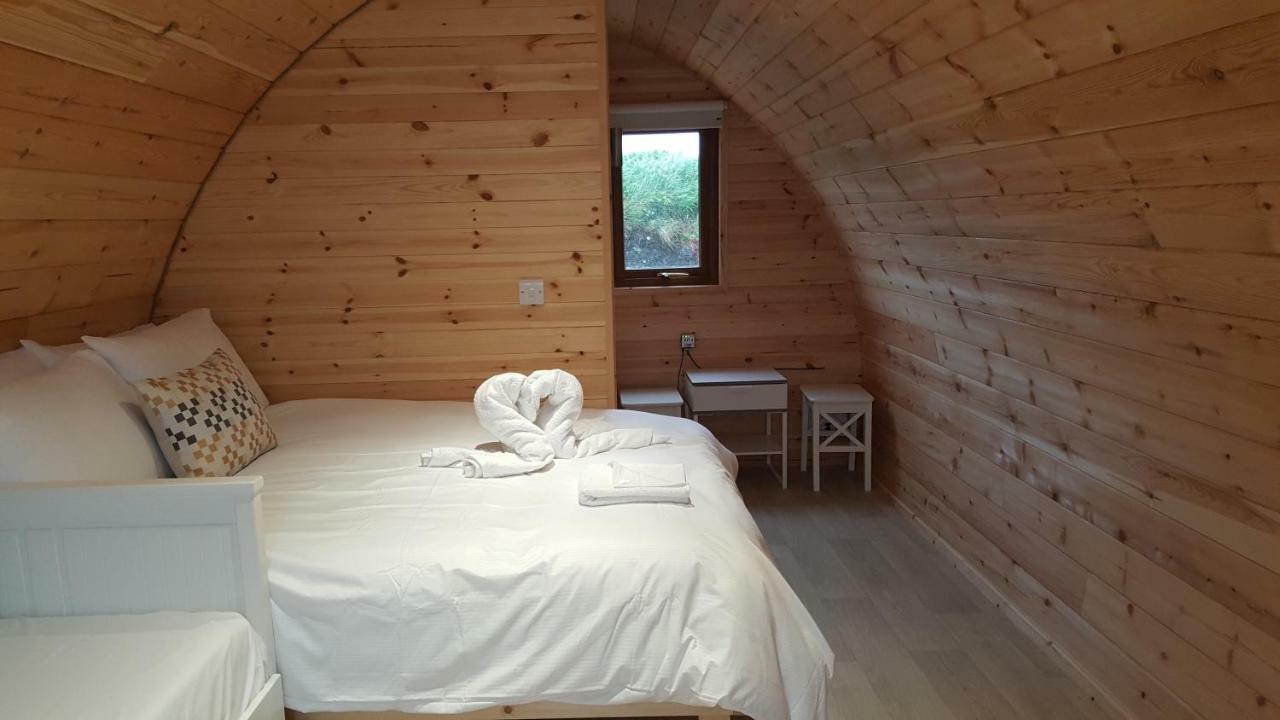 Geraghtys Farmyard Pods Hotel Belmullet Eksteriør billede